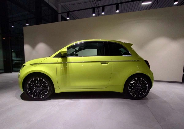 Fiat 500 cena 163700 przebieg: 5, rok produkcji 2023 z Mrągowo małe 154